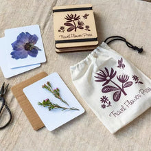 Load image into Gallery viewer, Travel Flower Press